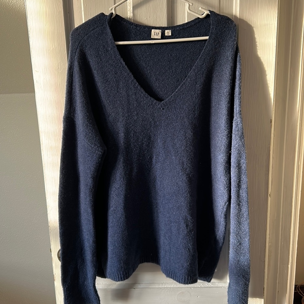 Gap women’s navy v neck sweater